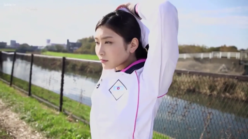 专注 · 中景 · 运动服 · 伸展 · 河边 · 热身