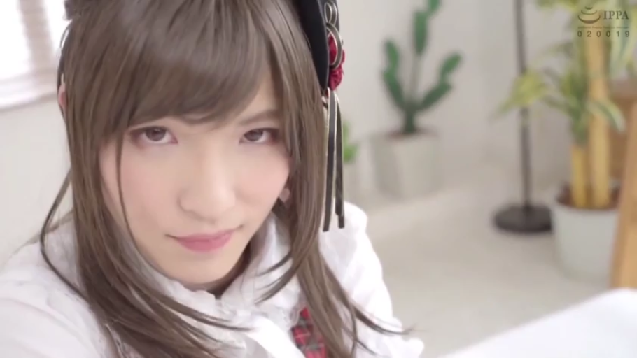 室内 · 座り姿勢 · 顔 · 制服 · 注視 · 诱惑 · 长发 · 头饰