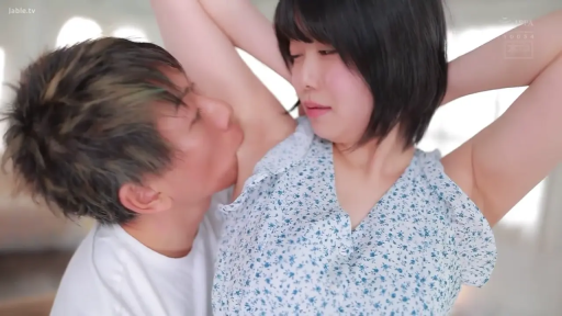 室内 · 碎花连衣裙 · 腋下