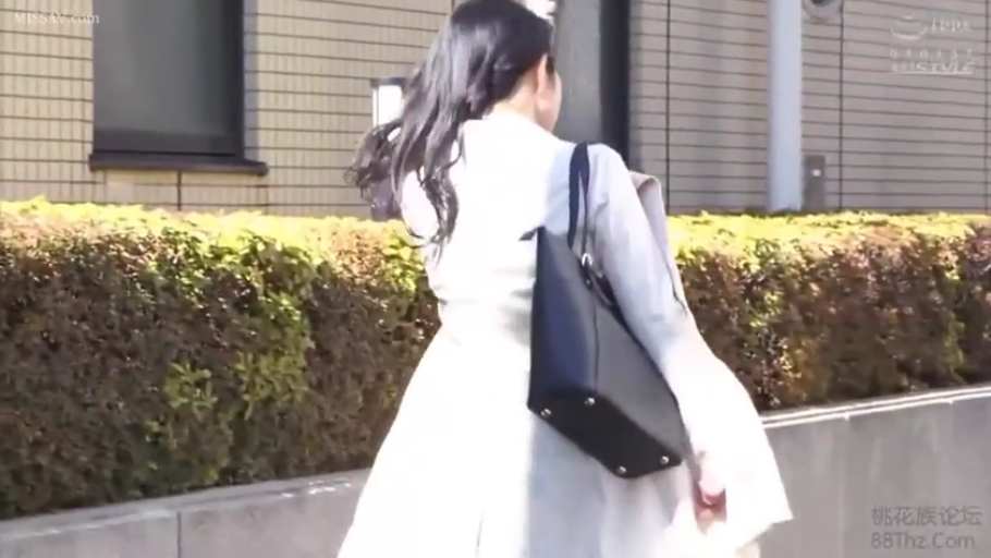 全裸 · 呻吟 · 高潮 · 头部特写 · 窗边 · 后仰 · 迷乱