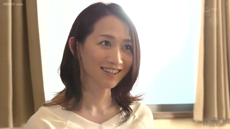 仰卧开腿 · 马赛克 · 私处特写 · 自慰 · 沙发 · 裸体 · 模糊 · 粉色震动棒