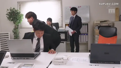 Serious · Bend over · 办公室 · Medium shot · Computer · Business attire · 多人 · 办公
