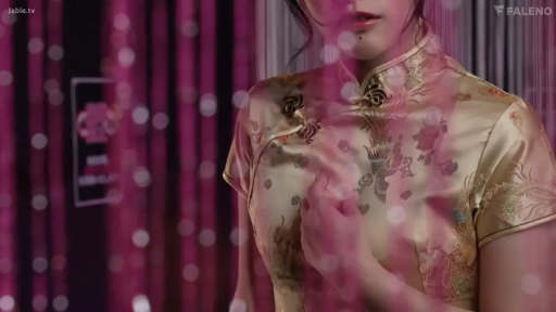 室内 · 胸部特写 · 站姿 · 柔光 · 旗袍 · 手抚胸口 · 珠帘 · 微启双唇