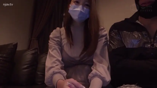 室内 · 坐姿 · 交流 · 上半身 · 连衣裙 · 口罩 · 神秘 · 口罩控