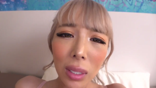 Bedroom · Hazy · 面部特写 · Gaze · 内衣 · 正面 · 染发