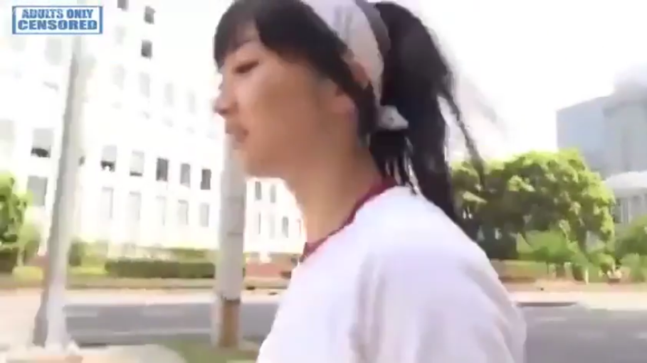 坐姿 · 全身 · 沙发 · 摆拍 · 客厅 · 清纯 · 休闲服 · 可爱