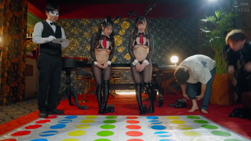 俱乐部 · 多人 · 弯腰 · 执事服 · 全景 · 自然 · 扭扭乐地垫 · 准备游戏