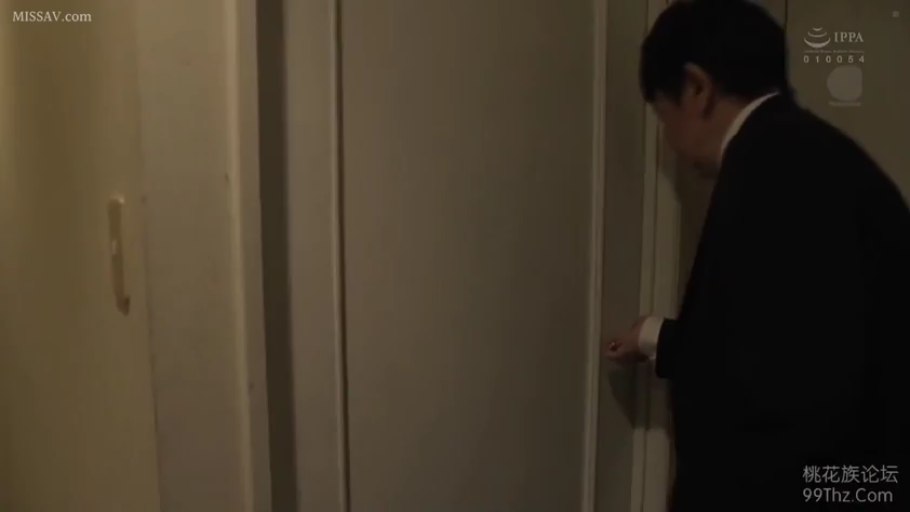 室内 · 坐姿 · 面部 · 内衣 · 害羞 · 分屏 · 招手