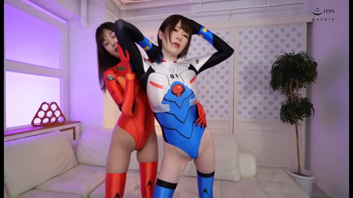 全身 · 角色扮演 · 站立 · 平静 · 盆栽 · 摆拍 · 客厅 · 紧身衣