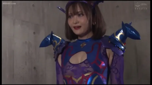 室内 · 忧郁 · 站立 · 上半身 · 角色扮演服 · 注视下方 · 肩甲