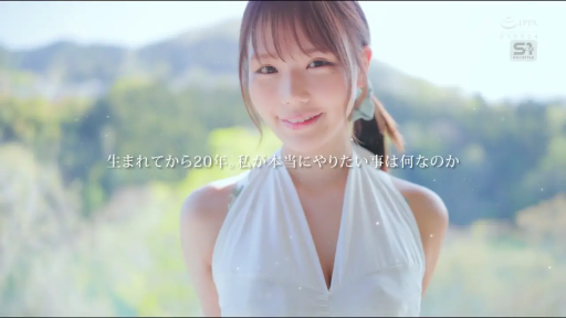 甜美 · 站立 · 微笑 · 近景 · 户外 · 清純風格 · 白色挂脖连衣裙