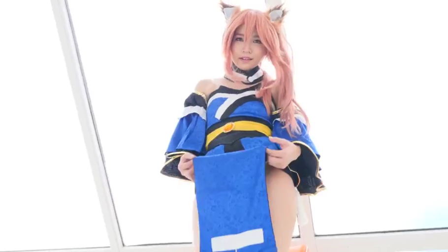 室内 · 全身 · 角色扮演 · 站姿 · 自然 · 掀裙子 · 兽耳 · 蓝色Cosplay服