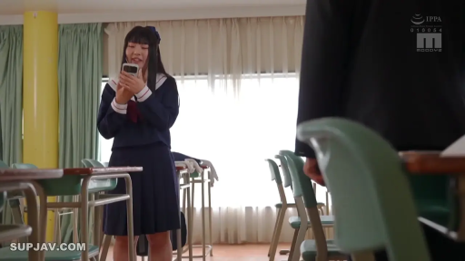 Classroom · Standing Posture · Smile · Looking at phone · 手机 · Sailor suit