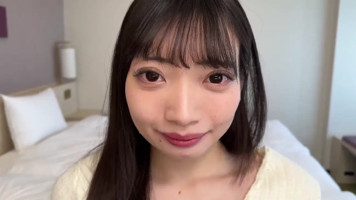 面部 · 卧室 · 微笑 · 正坐 · 注视 · 白色毛衣 · 清纯系