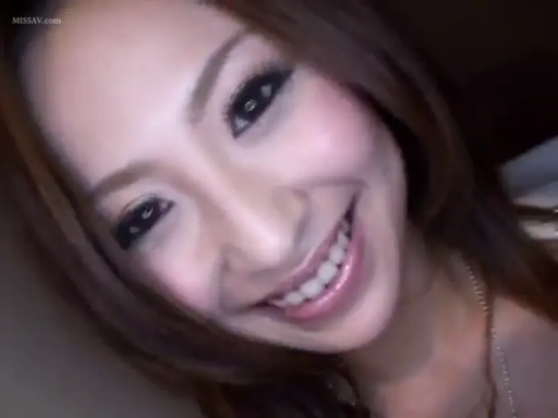 站姿 · 主观视角 · 门后 · 白上衣 · 脑后特写 · 转身 · 门把手