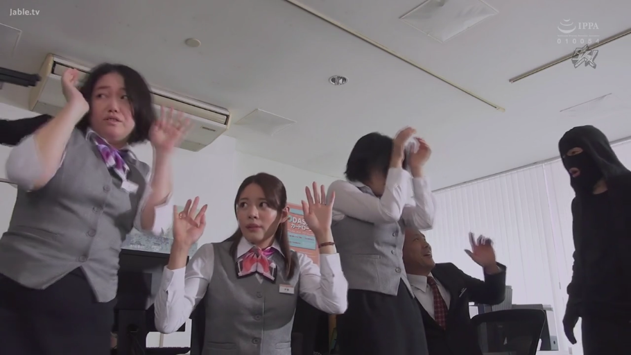 室内 · 脸部 · 站立 · 清纯 · 害羞 · T恤 · 撩发