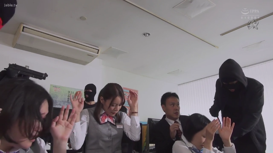 胸部 · 露乳 · 全裸 · 微笑 · 枕头 · 仰卧 · 床上 · 躺卧