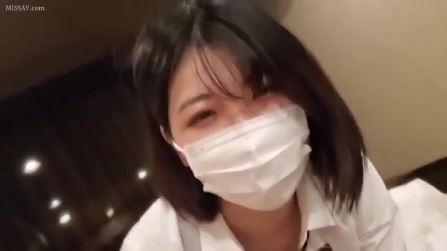 室内 · 头部特写 · 白色制服