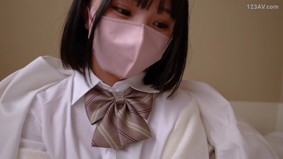 室内 · 坐姿 · 脸部特写 · JK制服 · 短发 · 口罩 · 戴口罩 · 静态