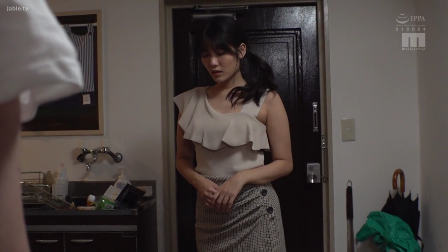 站立 · 羞澀 · 半身 · 玄关 · 伫立 · 荷葉邊上衣 · 日本