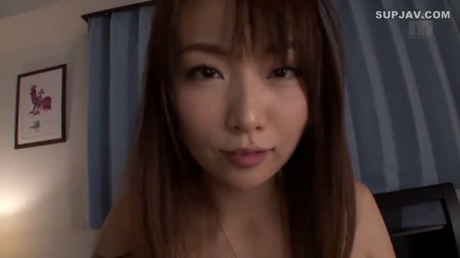 坐姿 · 卧室 · 巨乳 · 躯干 · 微笑 · 骑乘 · 内衣丝袜