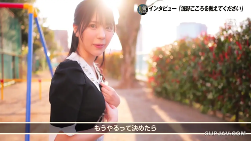 Stand · Smile · Half-body · Black dress · Backlight · 户外公园 · Side glance back