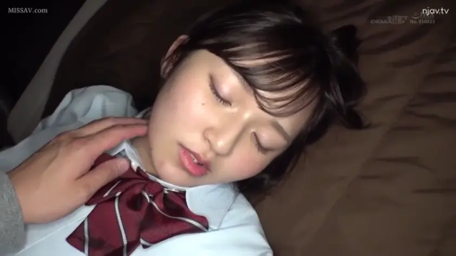 面部 · 校服 · 卧室 · 闭眼 · 卧姿 · 被抚摸 · 男人的手