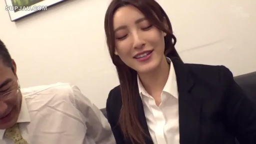 Sitting Posture · Glasses · Smile · black suit · Inside the office · Half-body close-up · 职场女性 · Outgoing