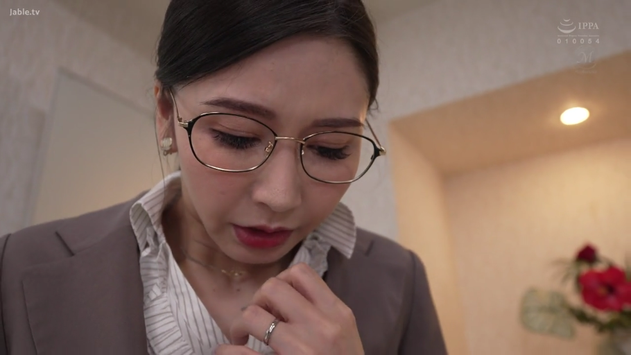 性交 · 全裸 · 卧室 · 迷离 · 躯干 · 枕头 · 仰卧 · 局部打码