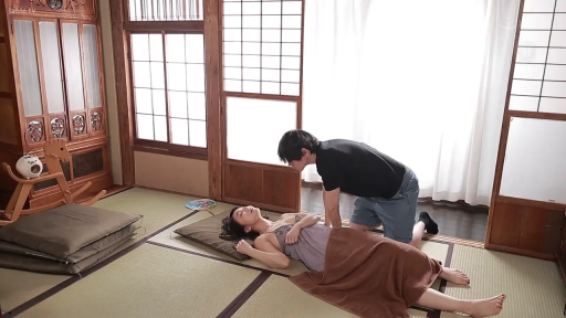 和室 · 全景 · 目を閉じて · プロット · 畳 · 平躺 · 吊带裙 · 看护