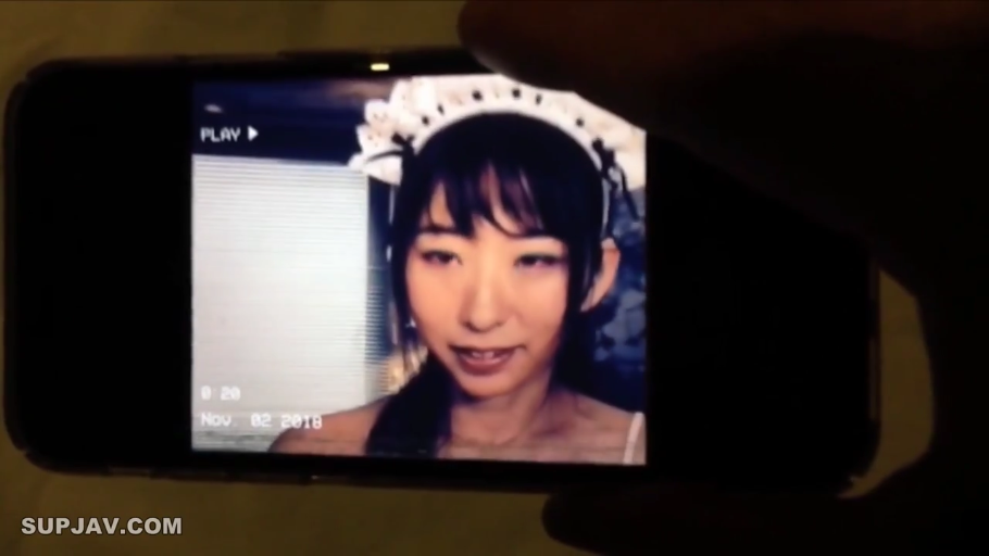 室内 · 脸部特写 · 面对镜头 · 诱惑 · 女仆装 · 手机 · 正面 · 视频截图