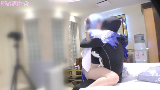 全身 · 角色扮演 · 跨坐 · 模糊 · 三脚架 · Cosplay服装 · 旅馆房间 · 拥抱亲热