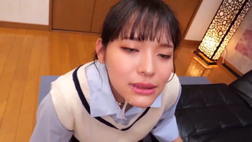 坐姿 · 中景 · 户外 · 羞涩微笑 · 户外露出 · 日常女装 · 遥控器