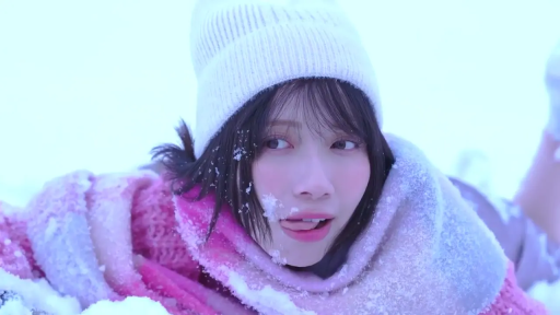 面部 · Close your eyes · Prone position · 冬装 · 雪地 · 受冻 · 雪景