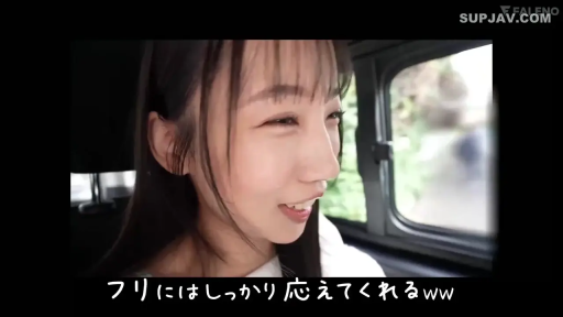 脸部特写 · 微笑 · 白色上衣 · 汽车内 · 日文车内字幕