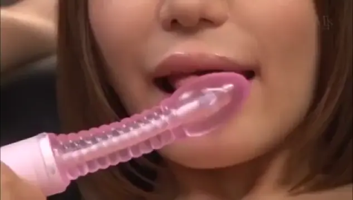 室内 · 顔部のクローズアップ · 迷離 · 口部 · 仰頭 · 含弄 · 粉色震动棒