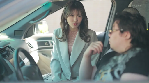 坐姿 · 交谈 · 严肃 · 中景 · 职业装 · 剧情 · 车内 · 座椅