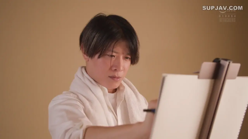 室內 · 坐姿 · 中景 · 温婉 · 居家 · 注視 · 椅子 · 米色針織衫