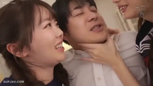 室内 · 陶醉 · 面部特写 · JK制服 · 调情 · 三人 · 左右簇拥