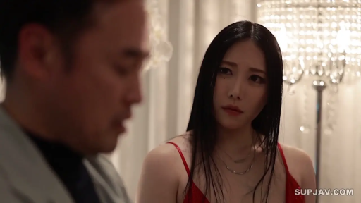 坐姿 · 严肃 · 沉思 · 胸部特写 · 室内餐厅 · 丰满 · 红色低胸裙 · 蜂巢背景墙