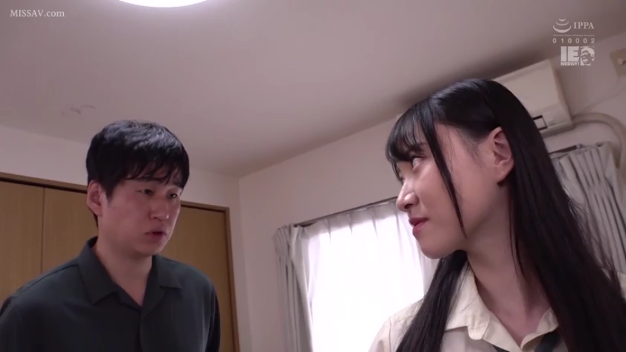 室内 · 脸部 · 站立 · 衬衫 · 对视 · 凝视 · 男女