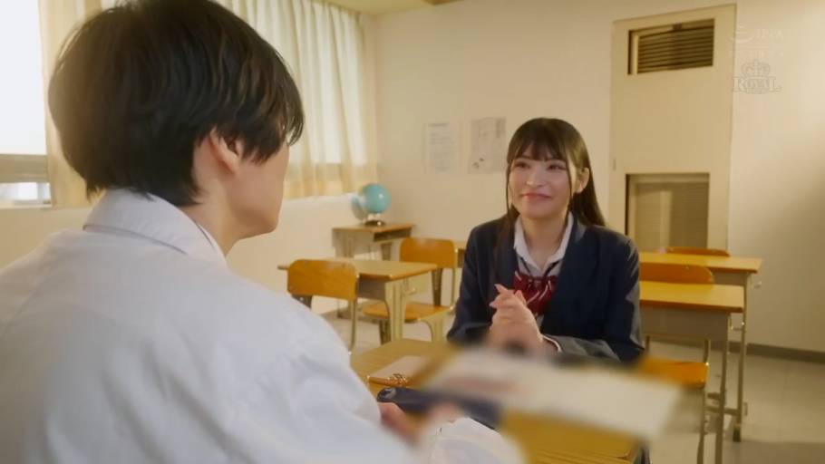 室内 · 胸部特写 · 巨乳 · 迷离 · 仰卧 · 蓝色内裤 · 露出乳房