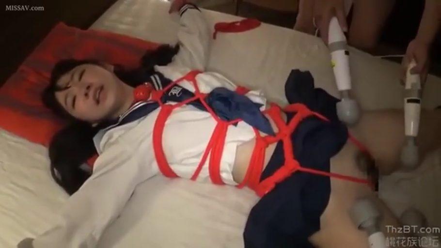 躯干 · 仰卧 · 床上 · 水手服