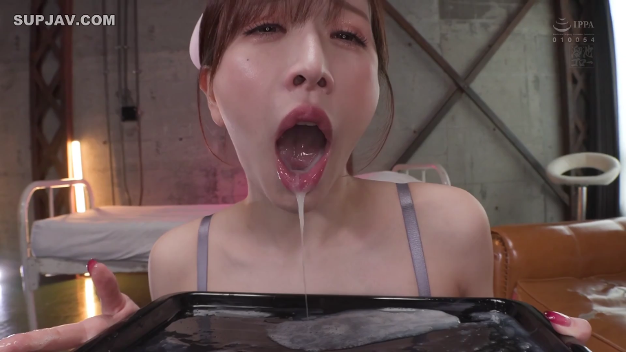 室内 · 顔部のクローズアップ · 吊帯シャツ · 正面 · アヘ顔 · 托盘 · 步兵 · 口爆