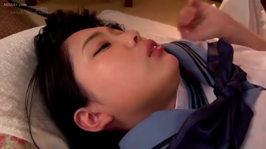 Indoor · Close-up of the face · Hazy · pillow · Supine · Sailor suit · 亚洲人 · 呼吸