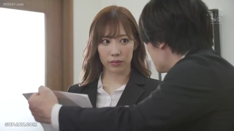 Close-up of the face · 办公室 · Business attire