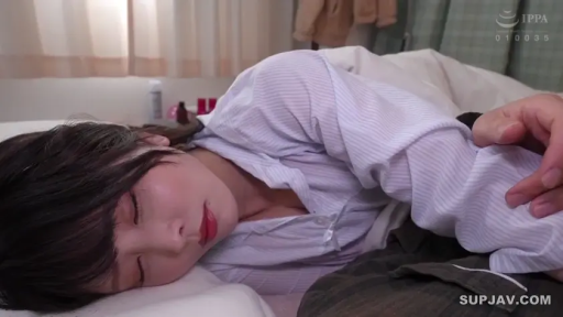 脸部特写 · 卧室 · 闭眼 · 枕头 · 衬衫 · 侧卧 · 睡觉