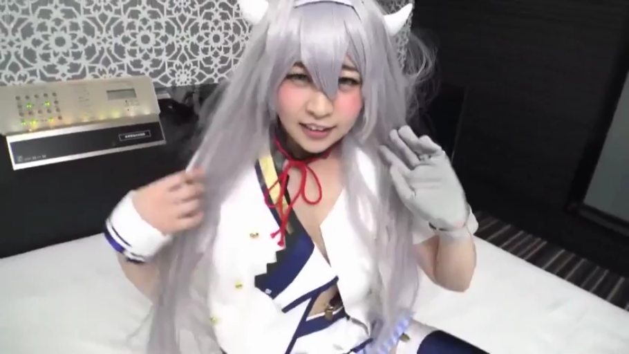 坐姿 · 卧室 · 微笑 · 上半身 · 挥手 · 兽角 · Cosplay服饰 · 银发