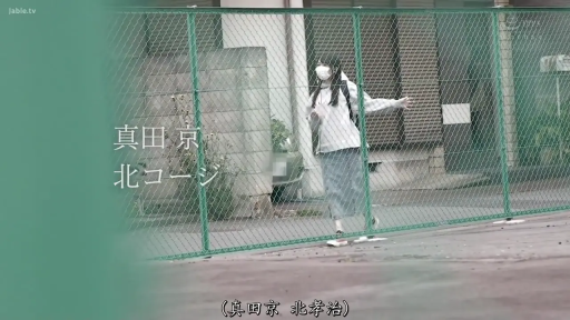 平靜 · 行走 · 户外 · 背包 · 连帽衫 · 側影 · 走动 · 街拍