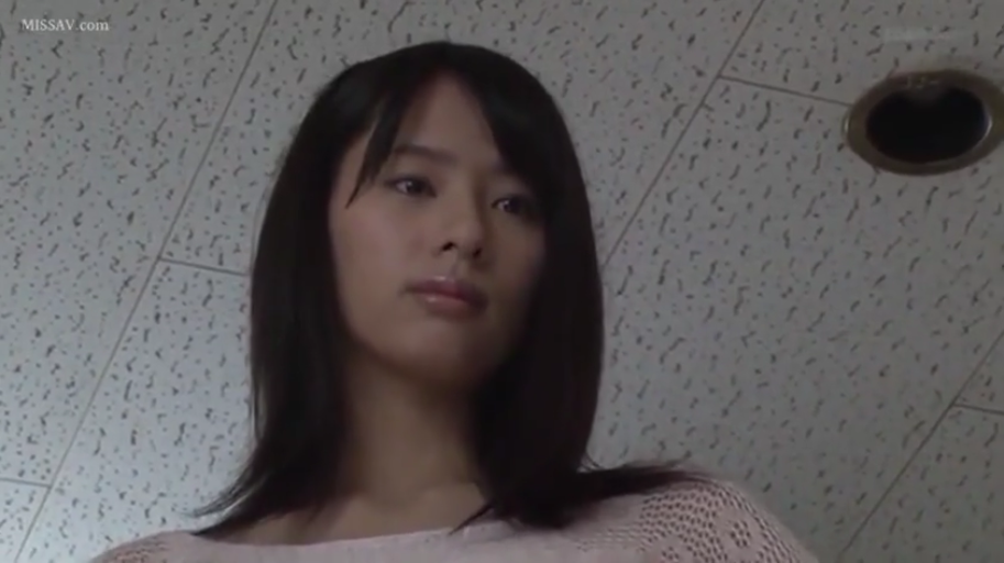 室内 · 面部特写 · 粉色针织衫